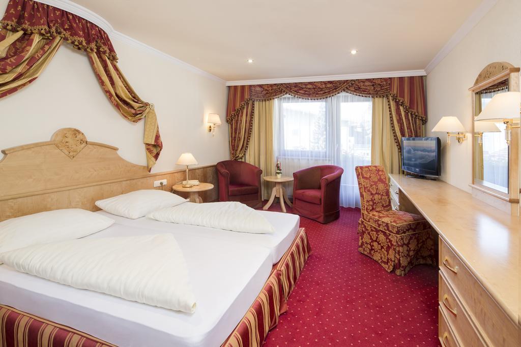 Hotel Jenbacherhof B&B Room photo